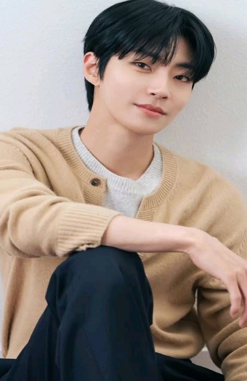 بیوگرافی Hwang In-Yeop